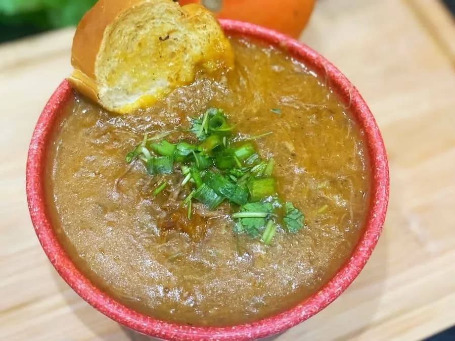 Caldo de carne louca